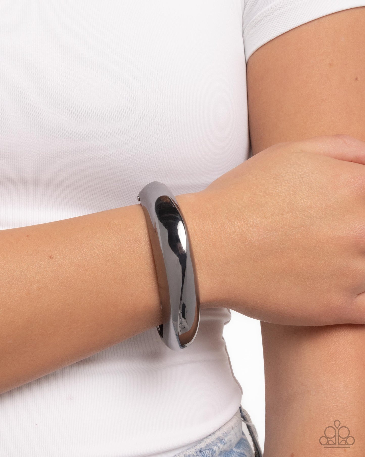 Sleek Sojourn - Black