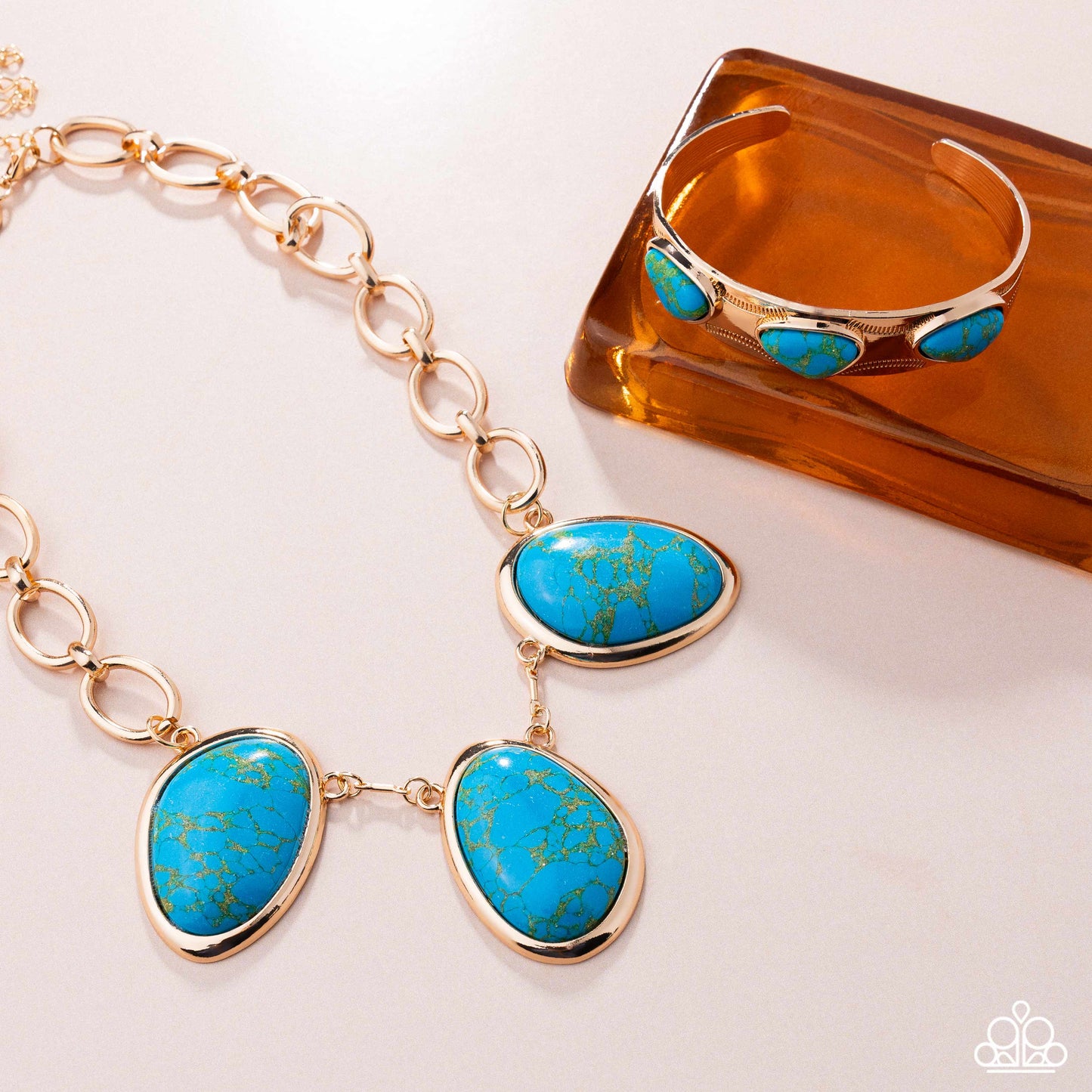 Simply Santa Fe Complete Look - November 2025